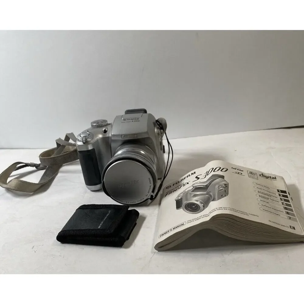 FujiFilm FinePix S3000 3.1MP Digital Camera 6x Optical Zoom